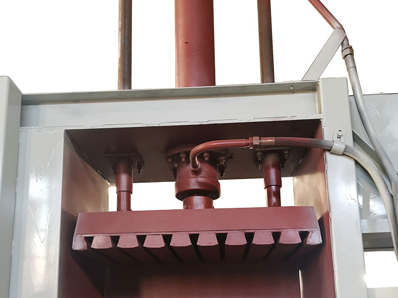 半自動(dòng)打包機(jī)3